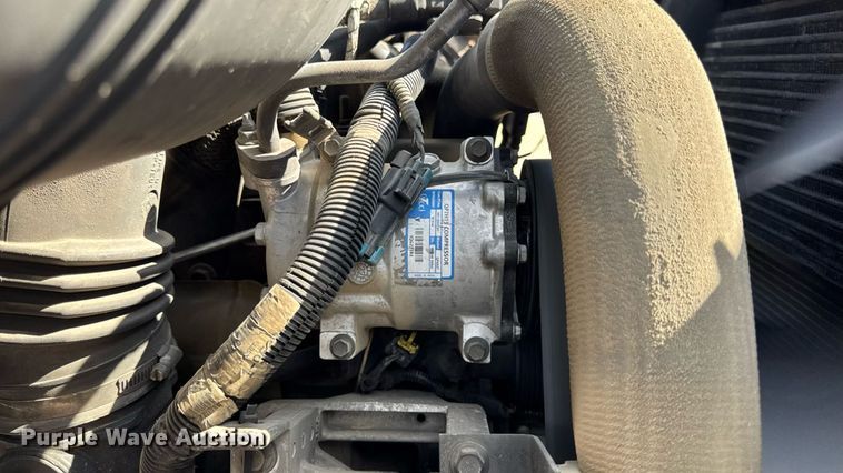 image for item DW6579 2010 International 4300 truck cab and chassis