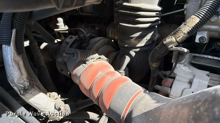 image for item DW6579 2010 International 4300 truck cab and chassis