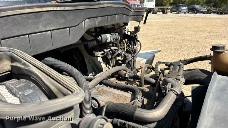 image for item DW6579 2010 International 4300 truck cab and chassis