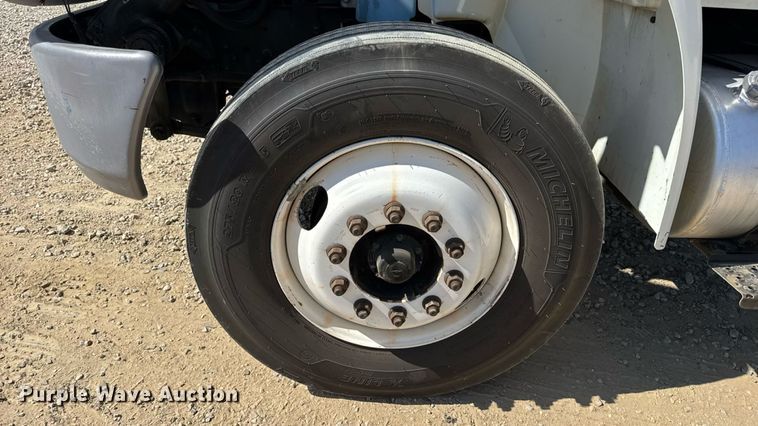 image for item DW6579 2010 International 4300 truck cab and chassis