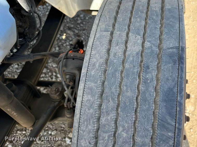 image for item DW6579 2010 International 4300 truck cab and chassis