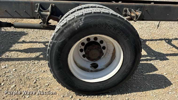 image for item DW6579 2010 International 4300 truck cab and chassis