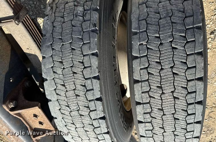 image for item DW6579 2010 International 4300 truck cab and chassis