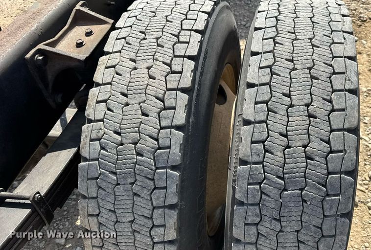 image for item DW6579 2010 International 4300 truck cab and chassis