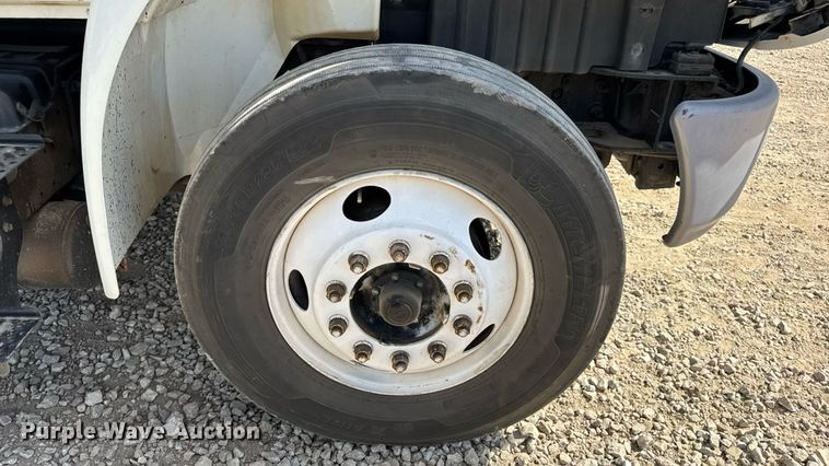 image for item DW6579 2010 International 4300 truck cab and chassis