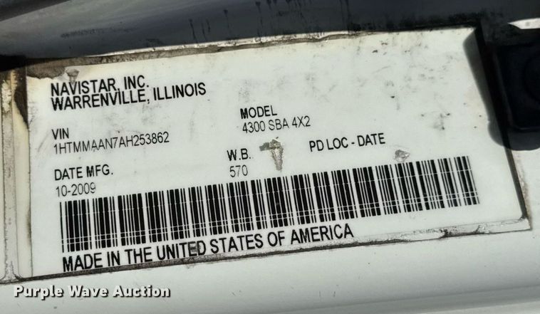 image for item DW6579 2010 International 4300 truck cab and chassis