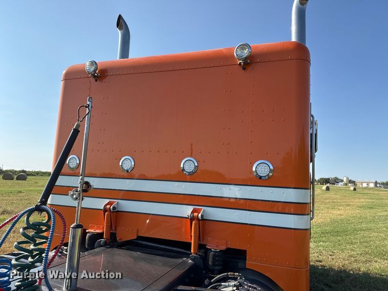 image for item DX5780 1995 Peterbilt 379 semi truck