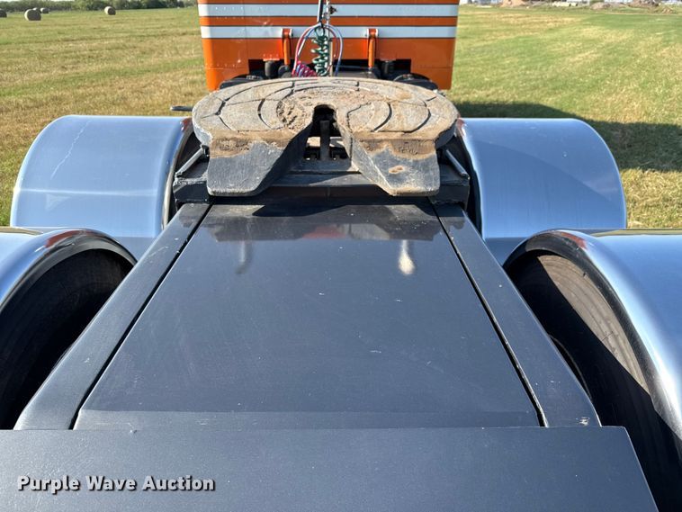 image for item DX5780 1995 Peterbilt 379 semi truck