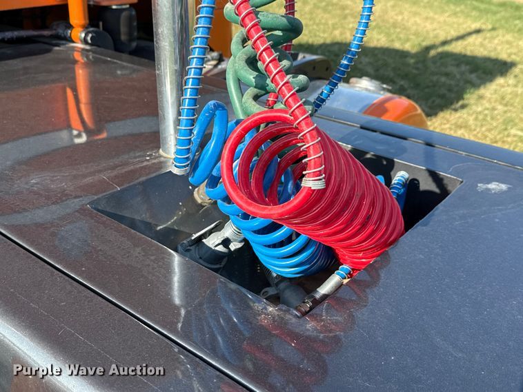 image for item DX5780 1995 Peterbilt 379 semi truck