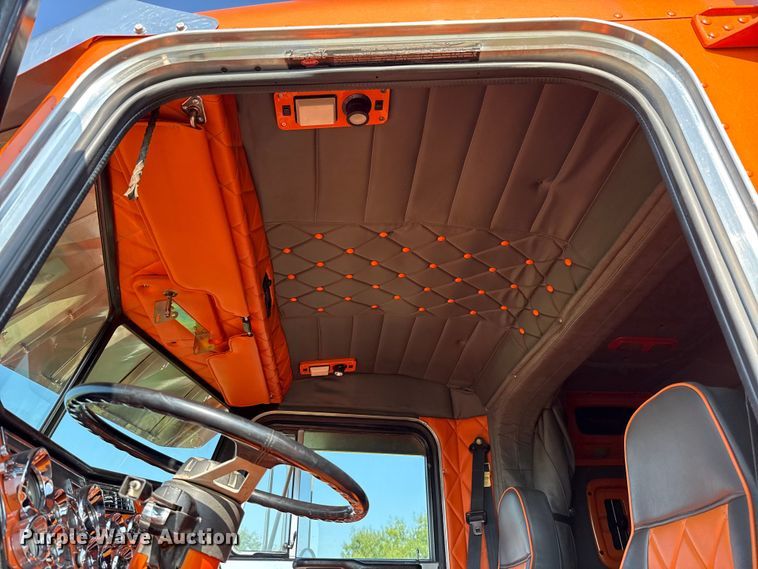 image for item DX5780 1995 Peterbilt 379 semi truck