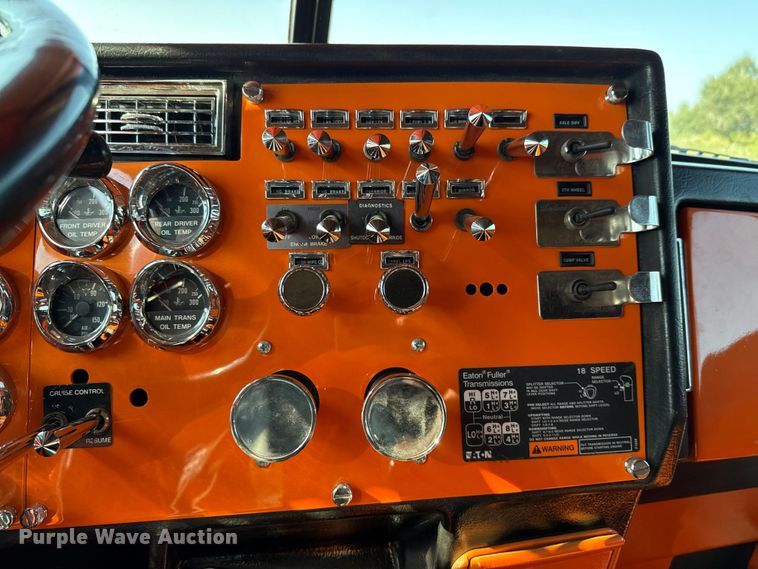 image for item DX5780 1995 Peterbilt 379 semi truck