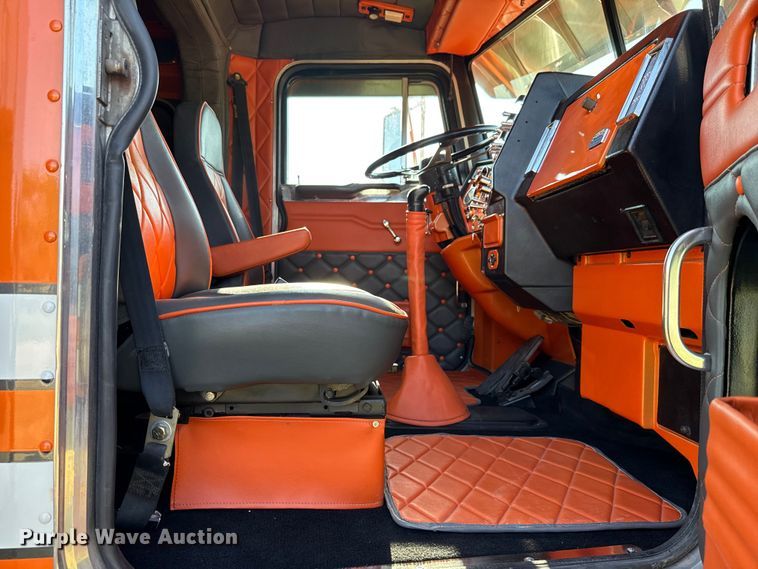 image for item DX5780 1995 Peterbilt 379 semi truck