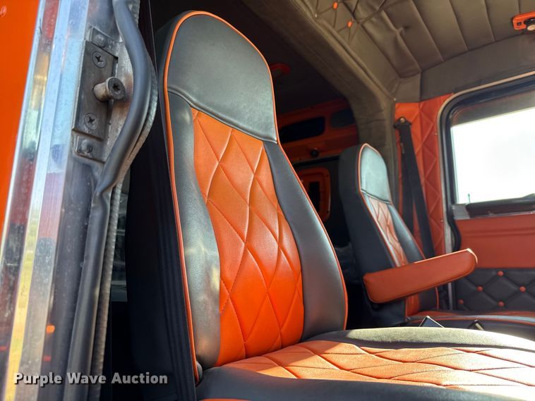 image for item DX5780 1995 Peterbilt 379 semi truck