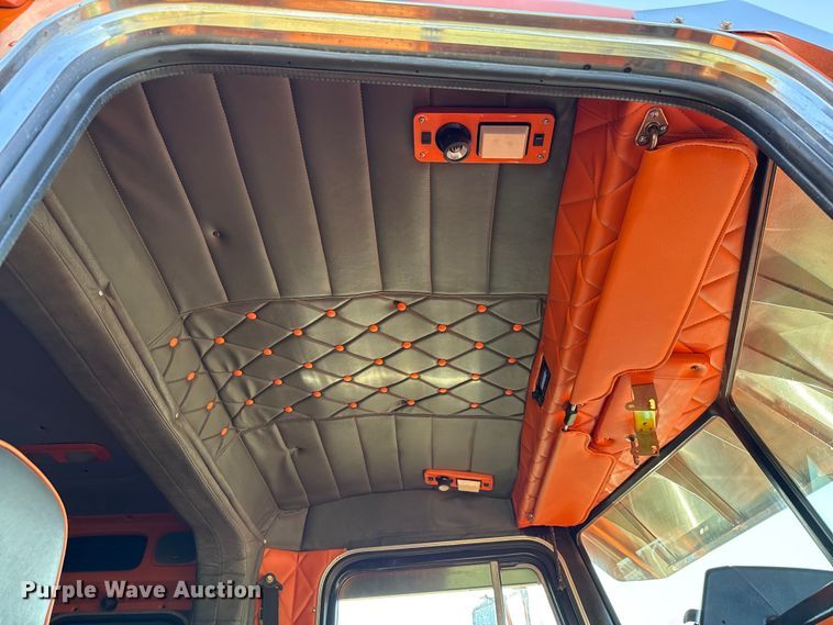 image for item DX5780 1995 Peterbilt 379 semi truck