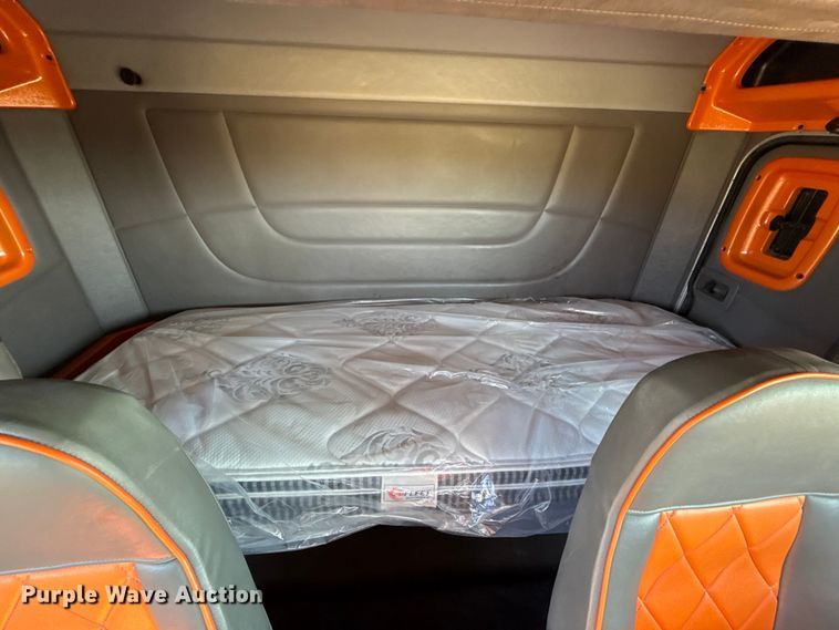 image for item DX5780 1995 Peterbilt 379 semi truck