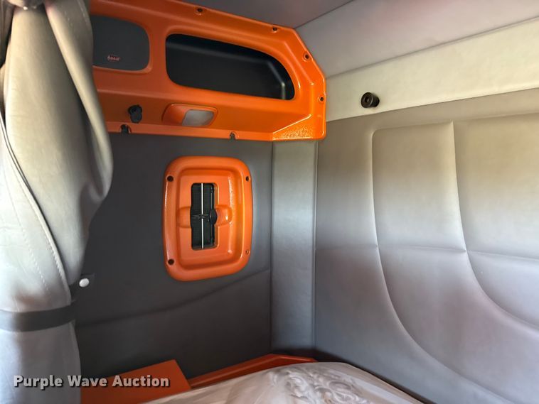 image for item DX5780 1995 Peterbilt 379 semi truck