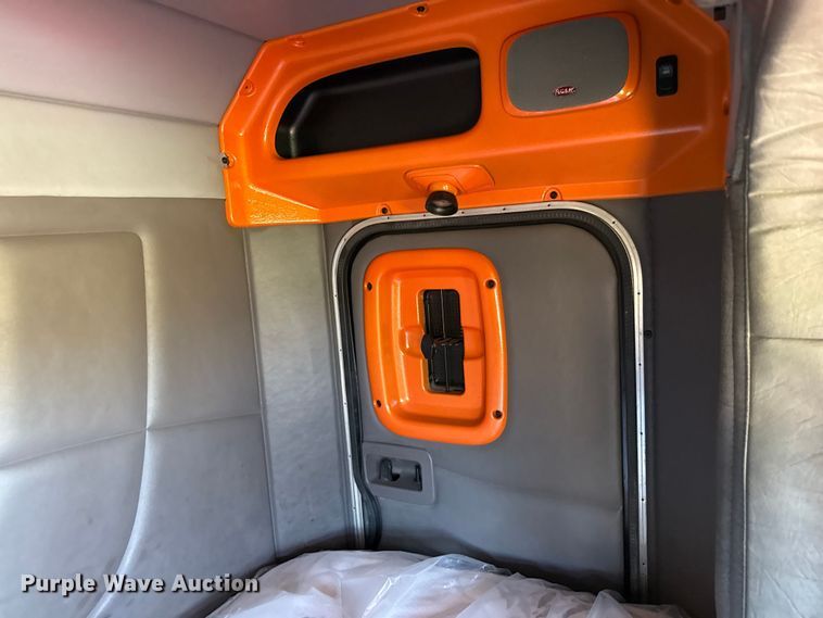 image for item DX5780 1995 Peterbilt 379 semi truck