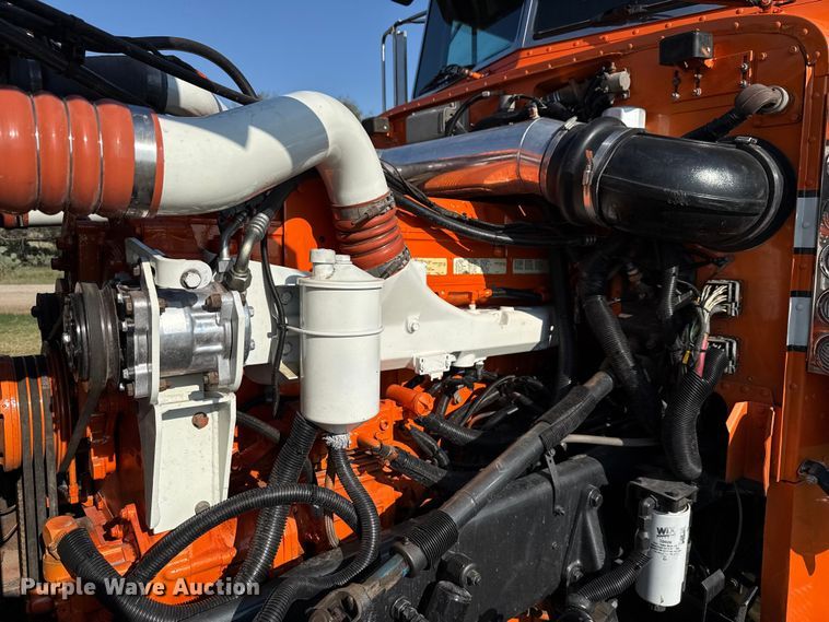 image for item DX5780 1995 Peterbilt 379 semi truck