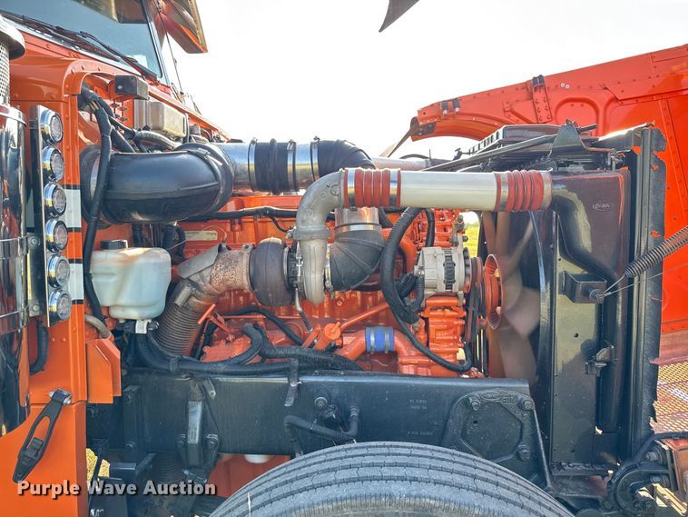 image for item DX5780 1995 Peterbilt 379 semi truck