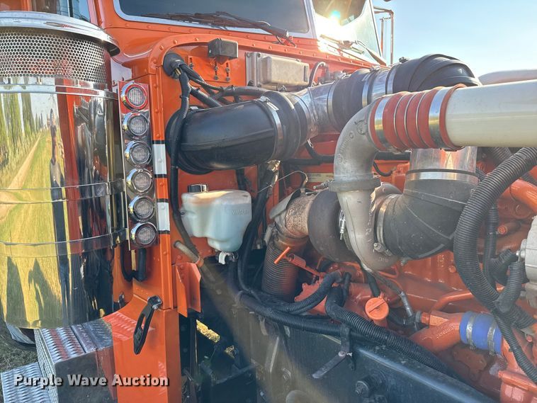 image for item DX5780 1995 Peterbilt 379 semi truck