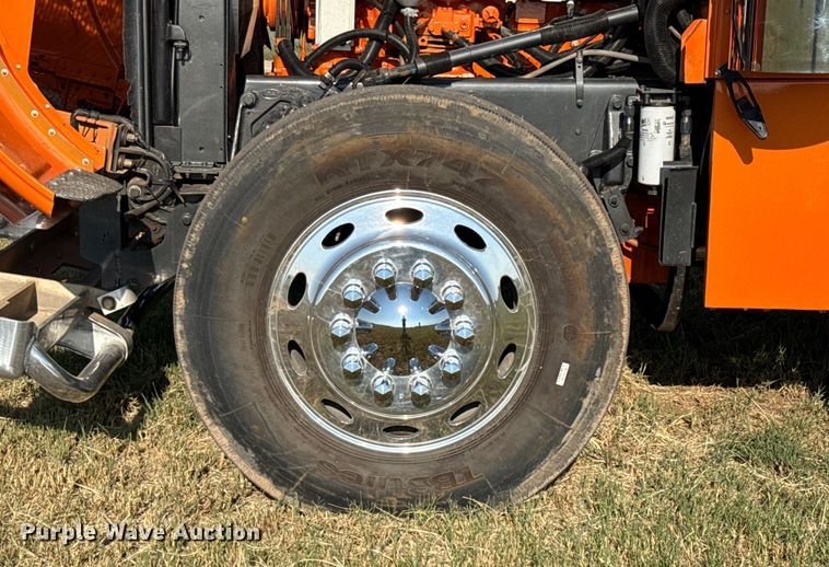 image for item DX5780 1995 Peterbilt 379 semi truck