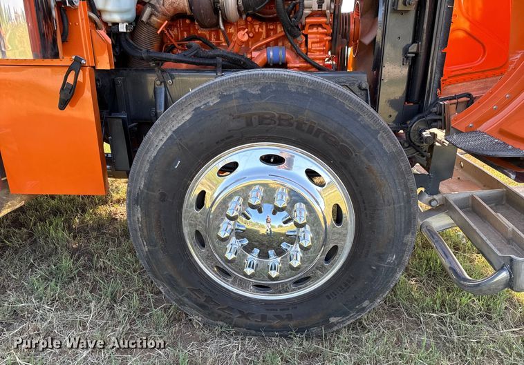 image for item DX5780 1995 Peterbilt 379 semi truck