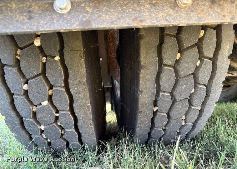 image for item DX5780 1995 Peterbilt 379 semi truck