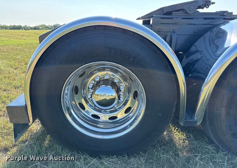 image for item DX5780 1995 Peterbilt 379 semi truck