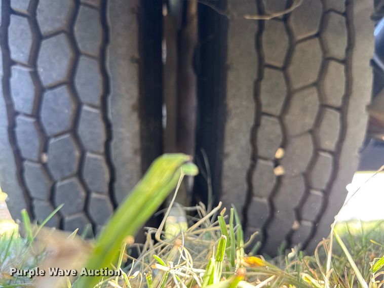 image for item DX5780 1995 Peterbilt 379 semi truck