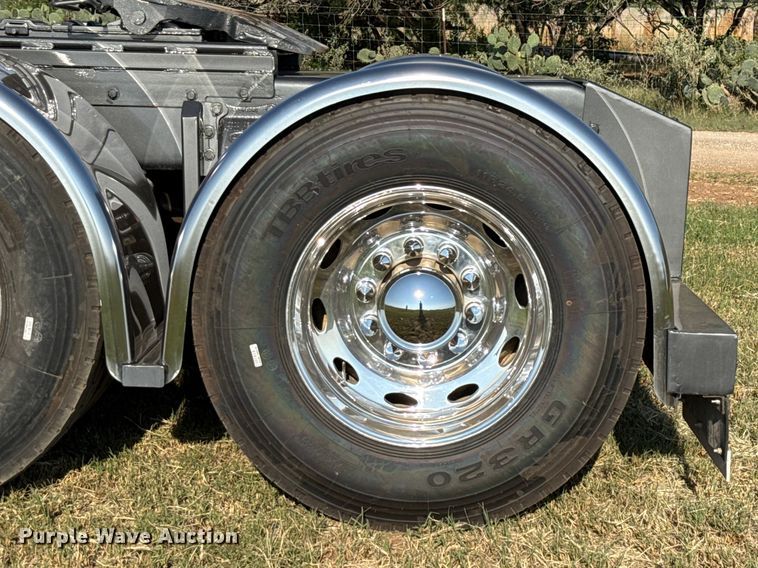 image for item DX5780 1995 Peterbilt 379 semi truck