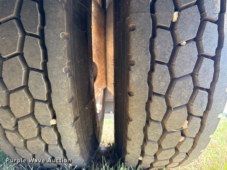 image for item DX5780 1995 Peterbilt 379 semi truck