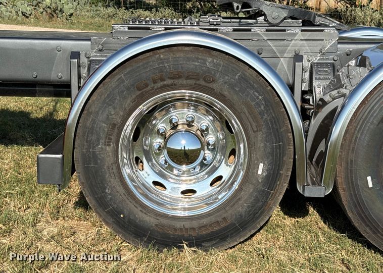 image for item DX5780 1995 Peterbilt 379 semi truck