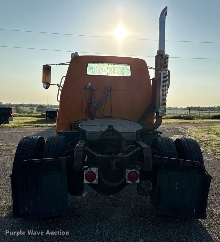 image for item DY8110 1984 GMC Brigadier semi truck