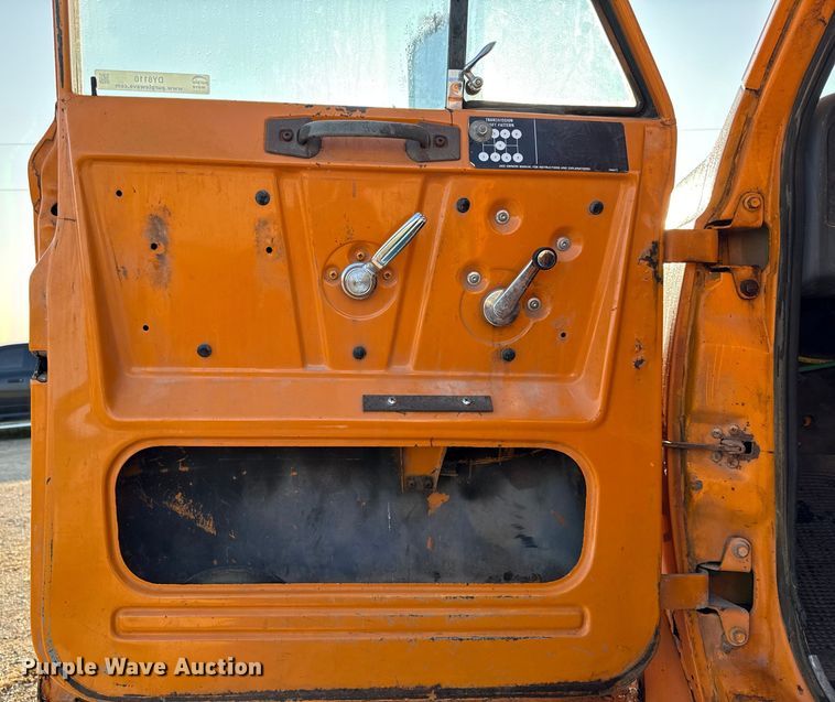 image for item DY8110 1984 GMC Brigadier semi truck