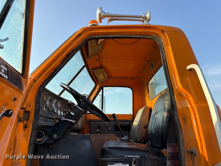 image for item DY8110 1984 GMC Brigadier semi truck