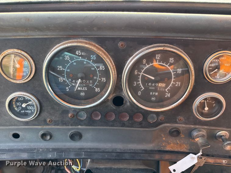 image for item DY8110 1984 GMC Brigadier semi truck