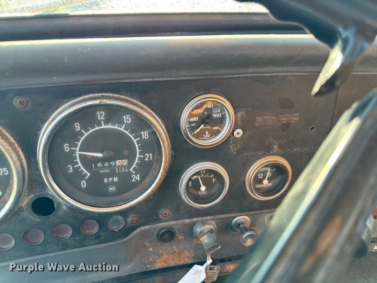 image for item DY8110 1984 GMC Brigadier semi truck