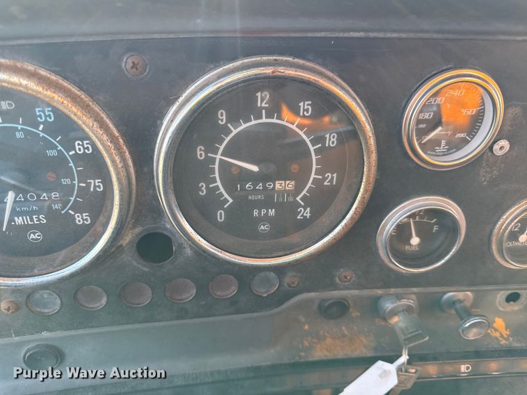 image for item DY8110 1984 GMC Brigadier semi truck