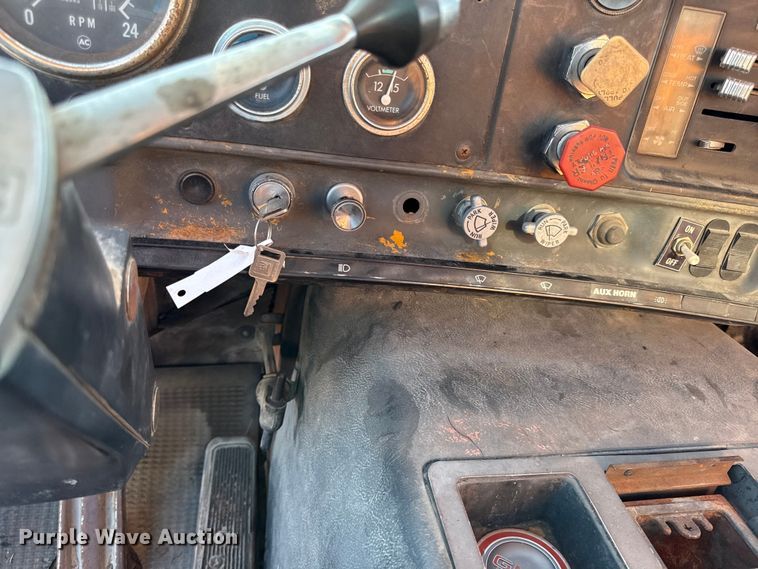 image for item DY8110 1984 GMC Brigadier semi truck