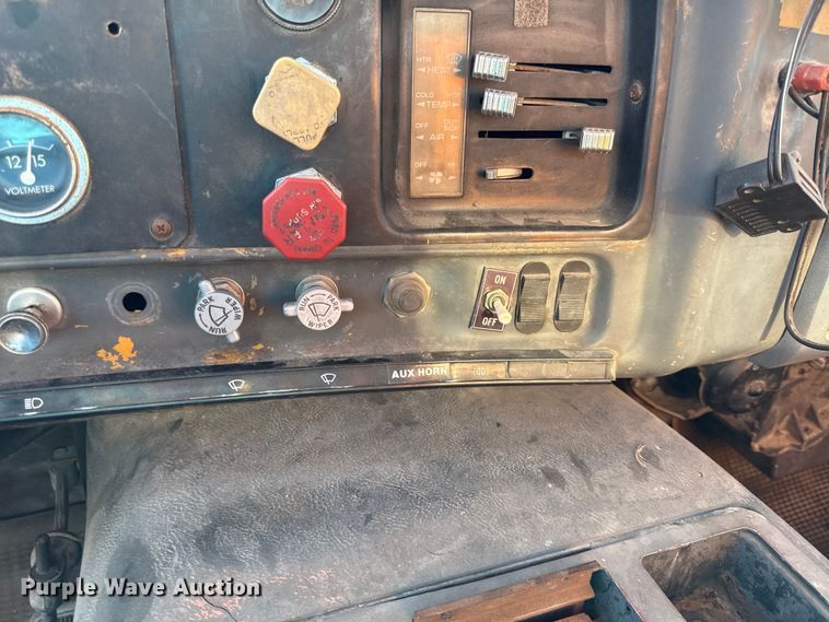 image for item DY8110 1984 GMC Brigadier semi truck