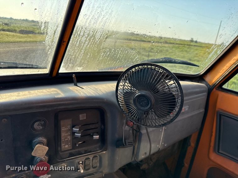 image for item DY8110 1984 GMC Brigadier semi truck