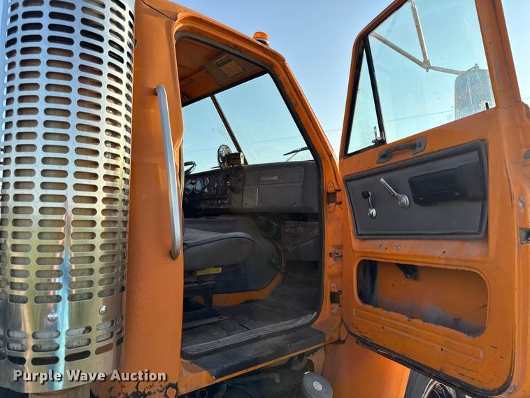 image for item DY8110 1984 GMC Brigadier semi truck