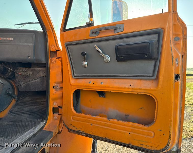 image for item DY8110 1984 GMC Brigadier semi truck