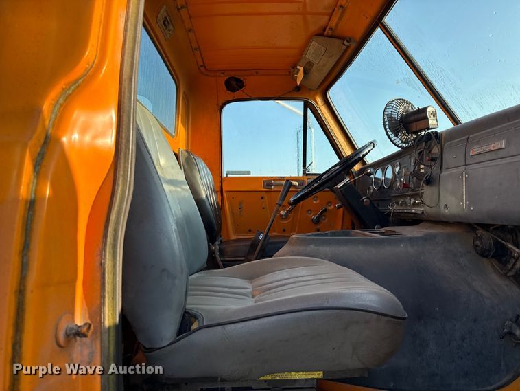 image for item DY8110 1984 GMC Brigadier semi truck