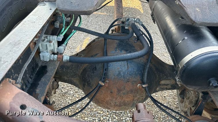 image for item DY8110 1984 GMC Brigadier semi truck