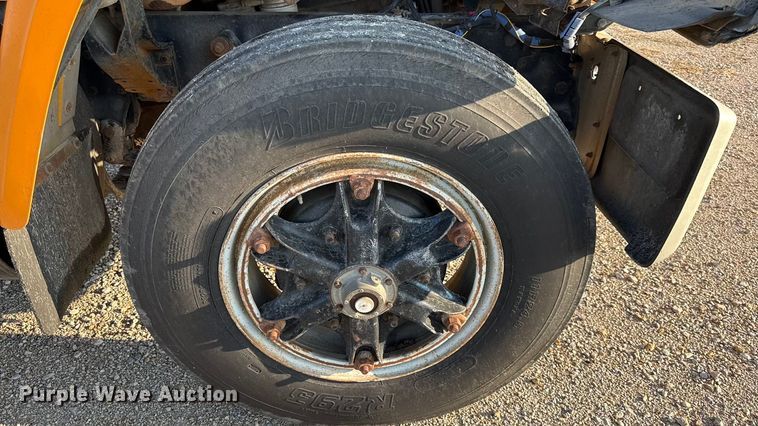 image for item DY8110 1984 GMC Brigadier semi truck