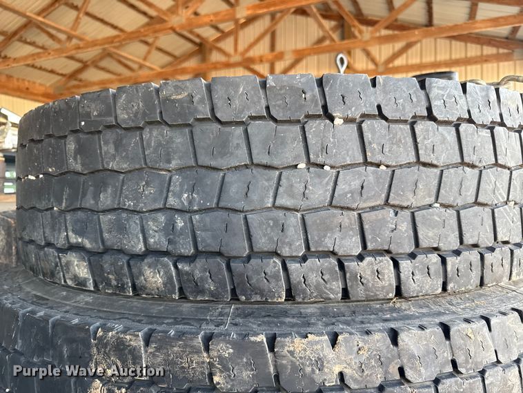 image for item DY8110 1984 GMC Brigadier semi truck