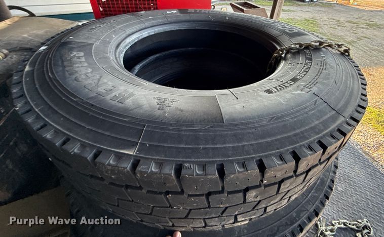 image for item DY8110 1984 GMC Brigadier semi truck