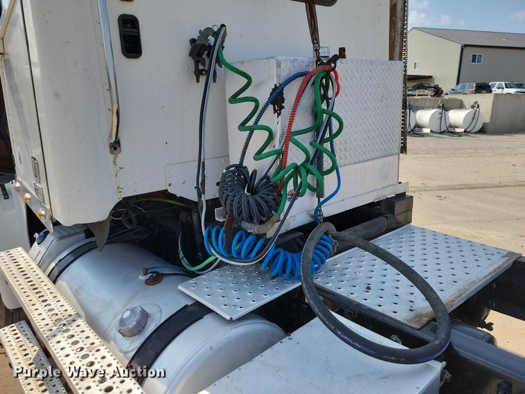 image for item DZ6557 2014 Freightliner  Coronado 122SD semi truck