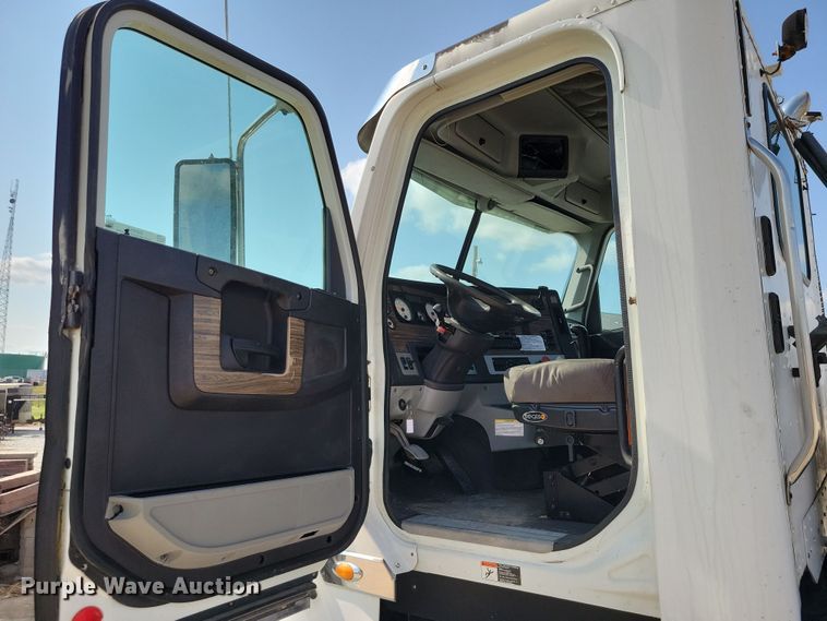 image for item DZ6557 2014 Freightliner  Coronado 122SD semi truck